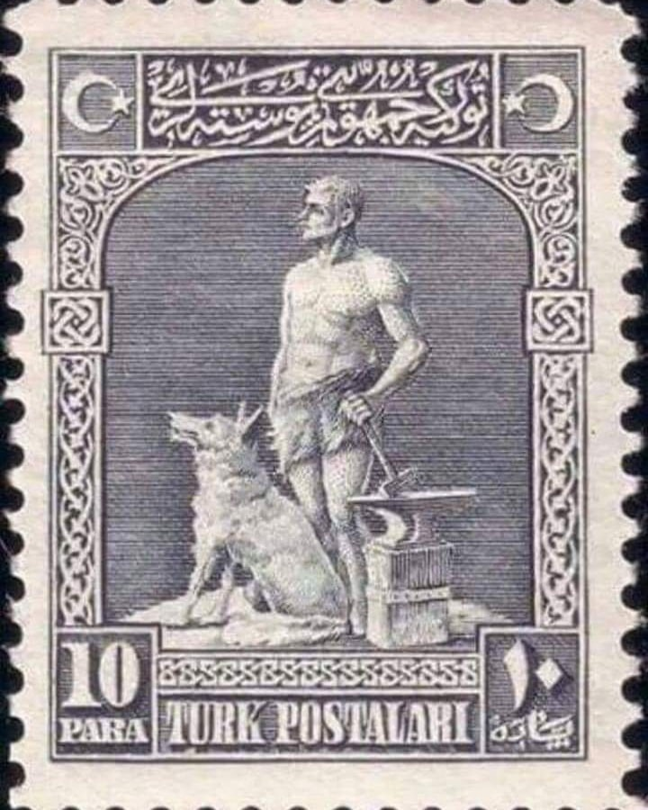 Uzaktan_Gelen__'s tweet photo. * Bastırdığı kağıt paranın üzerine Bozkurt koyduruyor.

* Yakın arkadaşlarına, Bozok, Bozkurt gibi soy isimler koyuyor.

* Manevi kızına Ülkü adını veriyor.

* Yusuf Akçura Bey'i İstanbul'u teslim almaya yolluyor...

* Türk Tarih Kurumu, Türk Dil Kurumu'nu kuruyor...

* Asırlar sonra Türk adını vererek Türkiye Cumhuriyeti'ni kuruyor.

* İbrahim Çallı'ya "Ergenekondan Çıkış" tablosunu yapmasını istiyor.

*Türk Tarih Tezi'ni hazırlatıyor...

* Anadolu da kazı çalışmaları yaptırıp, Türklüğün izlerini bulduruyor.

* Her konuşmasında Türklük vurgusu yapıyor.

* Anadolu'nun 7 bin yıldır Türk Beşiği olduğunu söylüyor.

* Türklüğün ebedi olduğunu haykırıyor.

* Türk devrimlerini öze dönerek yapıyor...

* Tıpkı Fikirlerinin babası Ziya Gökalp Bey'in dediği gibi...

* Türk'ü Türk yönetmelidir diyor

* Türk kültürünü yaşamın her alanında hakim kılmak için çalışmalar yapıyor.

* Anadolu'da, unutulmuş, sinmiş, hor görülmüş Türklüğü şahlandırıyor.

* "Muhtaç olduğun kudret damarlarındaki asil kanda mevcuttur..." diyerek kutlanmış Türklüğünü hatırlatıyor.

O en büyük Türk,
Gazi Mustafa Kemal AtaTürk