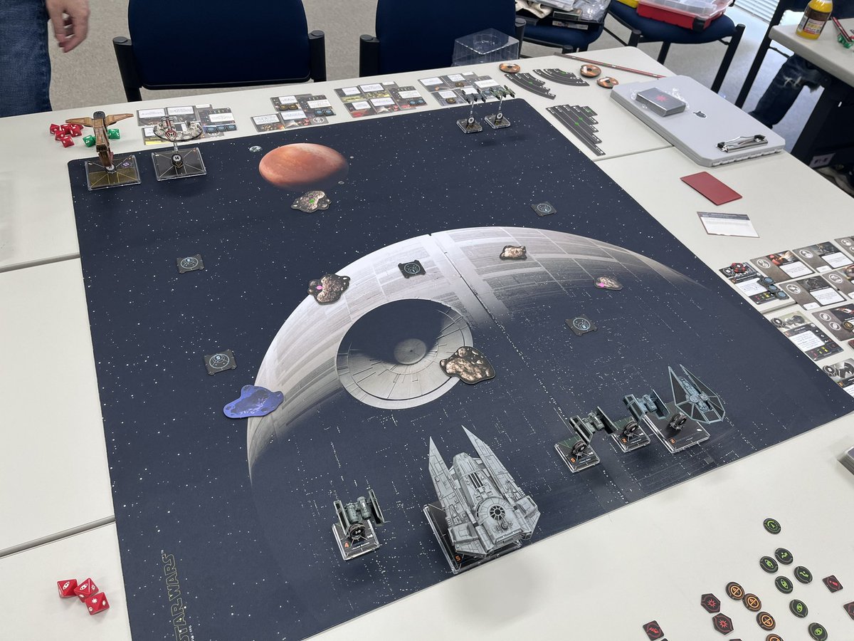 Sykyu's tweet photo. 初戦の相手はRyoさんのスカム。
大型船2隻のローグ級2。
#SWXWING https://t.co/4aiPF9KuHz