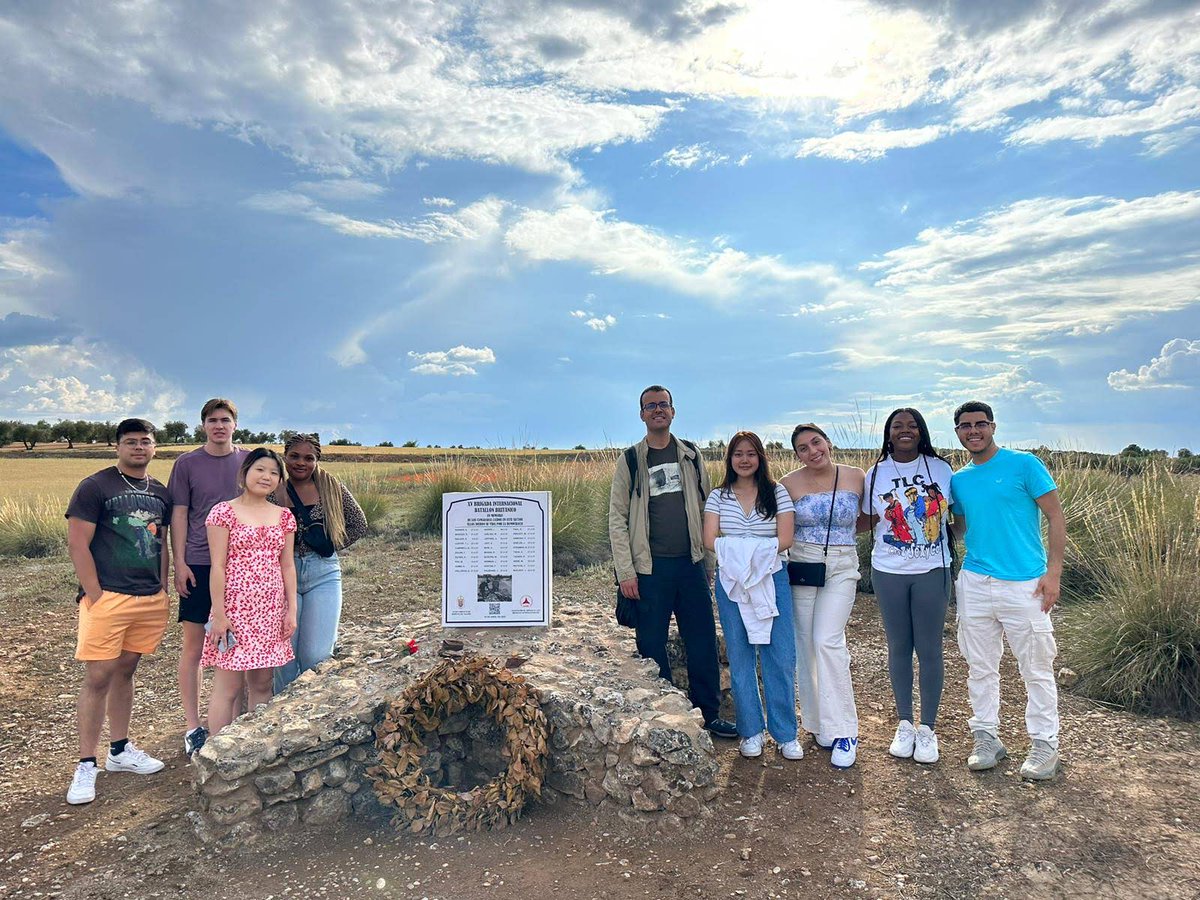 Hemos guiado a un grupo de estudiantes estadounidenses por los escenarios del #Lincolnbattalion. Muy emocionante recorrer estos lugares escuchando la letra de la canción #Jarama Valley y los versos de #CharlieDonnelly #battleofjarama #spanishcivilwar #internationalbrigades