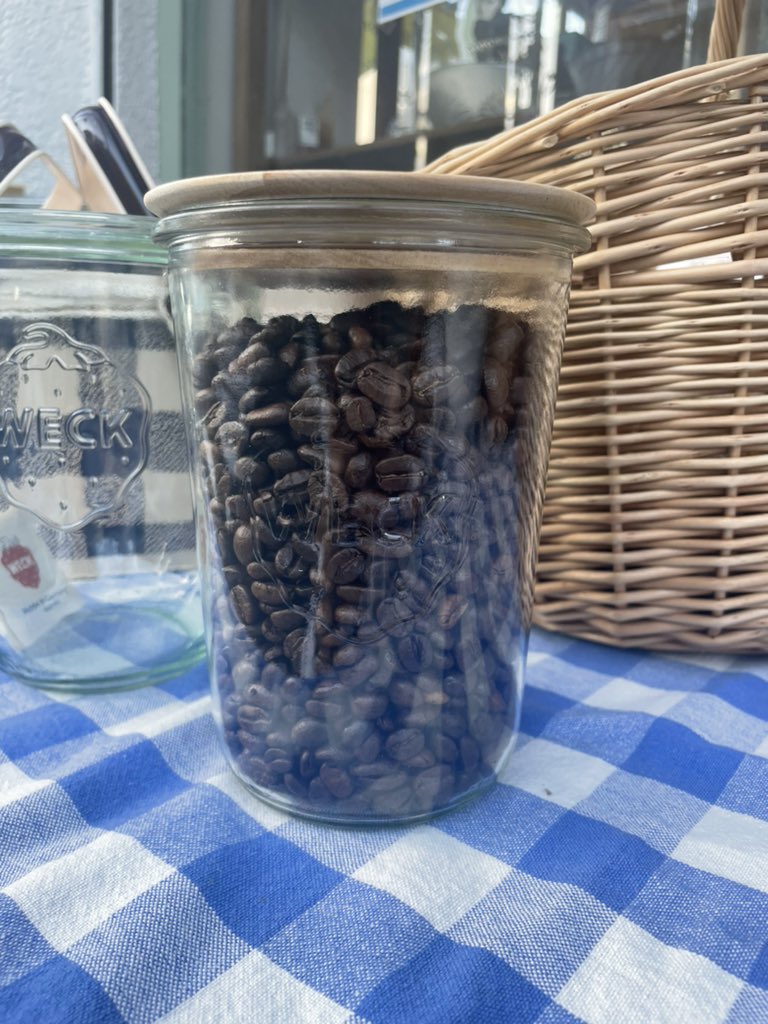 DROPS1997's tweet image. weckのガラス瓶にコーヒー豆を入れてみました。
サイズいろいろ使い方いろいろです。
#weck
#福島市
#福島市雑貨