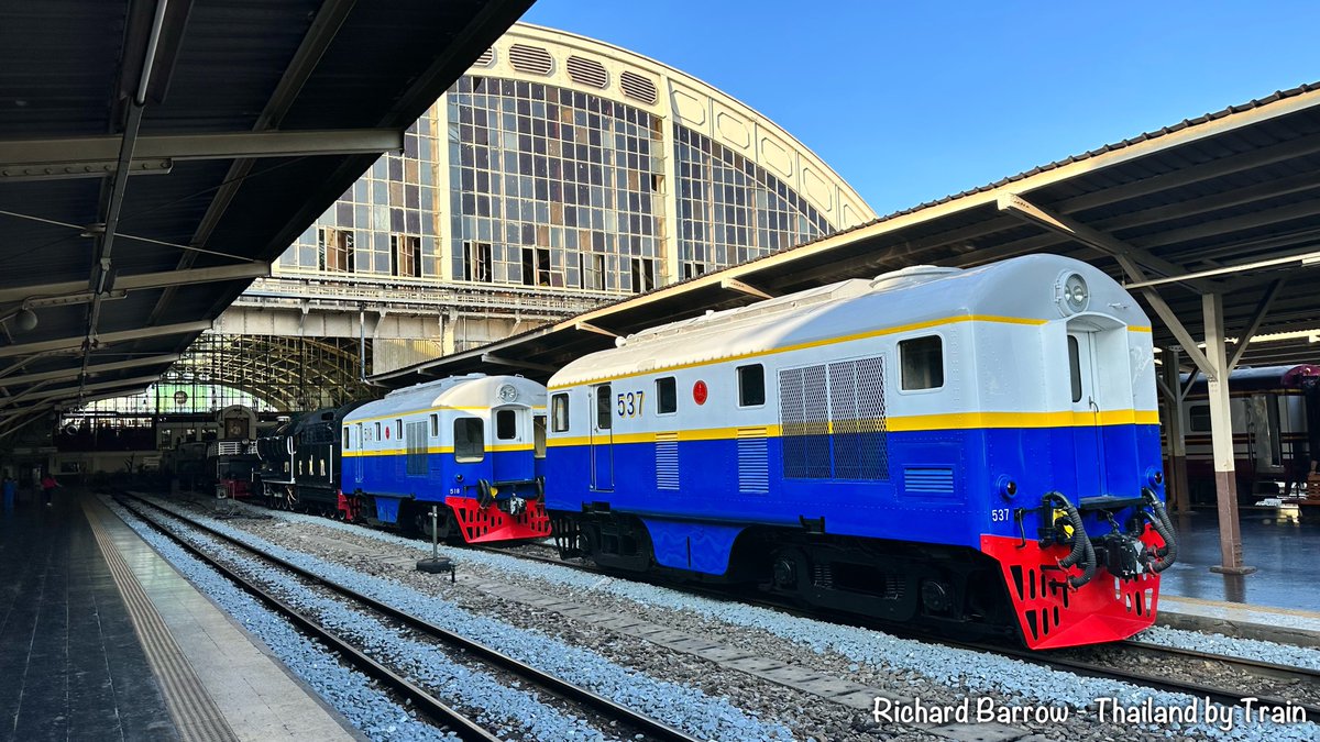It’s really great to see Bangkok Railway Station (Hua Lamphong) being turned into a living museum. There are now two Davenport diesel locomotives and four steam locomotives there. They also have a free museum at the front of the building with railway artefacts. #Thailand #Bangkok https://t.co/Lymq9WXgpE
