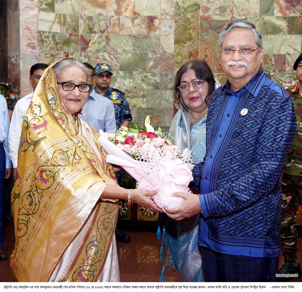 President_BD's tweet image. রাষ্ট্রপতি মোঃ সাহাবুদ্দিন এর সঙ্গে বঙ্গবন্ধুকন্যা প্রধানমন্ত্রী শেখ হাসিনা শনিবার (২০ মে ২০২৩) সন্ধ্যায় বঙ্গভবনে সৌজন্য সাক্ষাৎ করতে আসলে রাষ্ট্রপতি প্রধানমন্ত্রীকে ফুল দিয়ে শুভেচ্ছা জানান। এসময় ফাস্ট লেডি ড. রেবেকা সুলতানা উপস্থিত ছিলেন