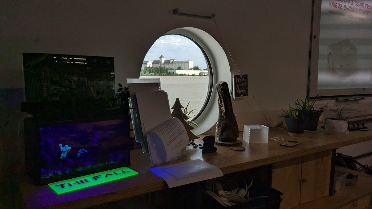 ClemMoulinFrier's tweet image. Présentation des projets à #hack1robo hier soir, en sirotant quelques bières 🍻
8 projets sont lancés et une 30aines de participants vont user leur neurones jusqu&apos;à dimanche !
Démos des projets dimanche à 15h au @fablab_capsc ouvert à toutes et tous !
@Inria_Bordeaux @IA_UBdx