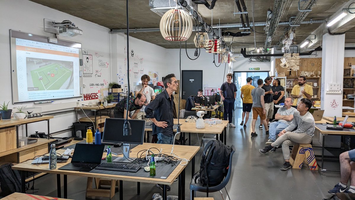 ClemMoulinFrier's tweet image. Présentation des projets à #hack1robo hier soir, en sirotant quelques bières 🍻
8 projets sont lancés et une 30aines de participants vont user leur neurones jusqu&apos;à dimanche !
Démos des projets dimanche à 15h au @fablab_capsc ouvert à toutes et tous !
@Inria_Bordeaux @IA_UBdx