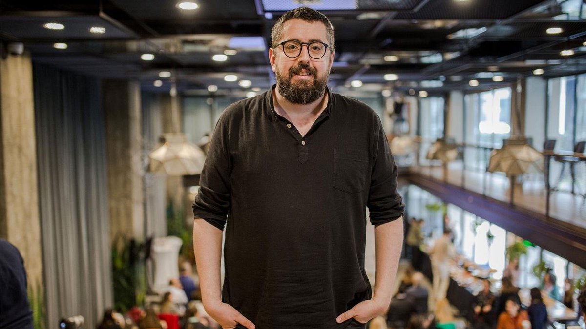 Kemal Kılıçdaroğlu'nun kampanyası için 49 milyon TL alan Akan Abdula Türkiye'yi terk etti.

- Oda Tv