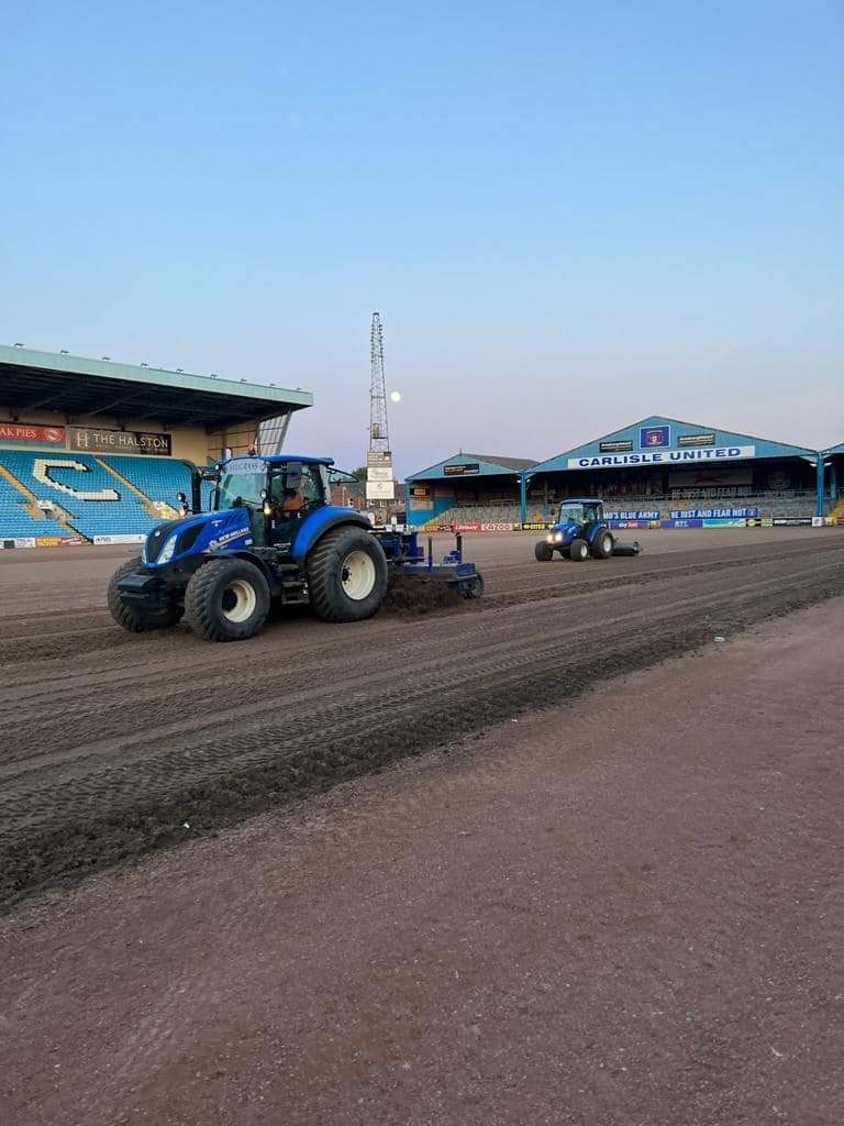 Carlisle squad working into the night last night to push the job on, great effort from the squad 👏 🚜
