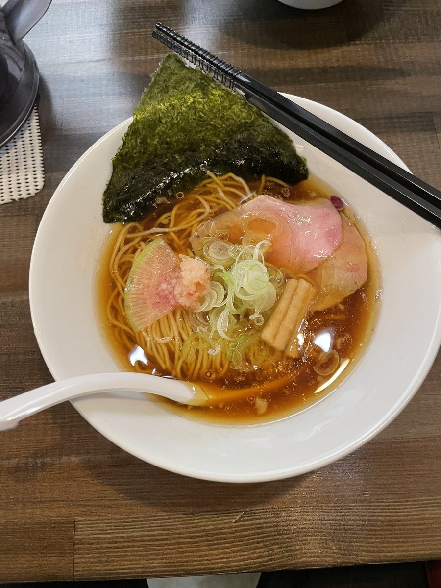 boixOisH9r6gA8E's tweet photo. 職場の近くの気になるラーメン屋を新規開拓!
あっさり系の醤油ラーメン好きな人は好きなハズ
汁まで全部頂きました。美味かった〜
#RAMENn #OGON(おうごん) https://t.co/DX7YqnyJDV