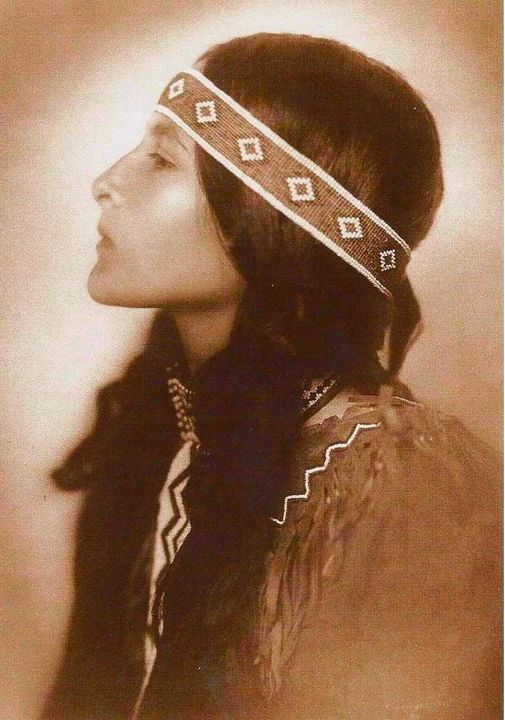 Proud of ancestors. Piegan
Photo: Roland Reed, 1915.