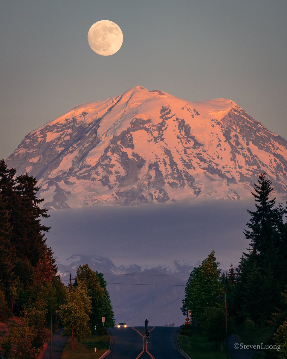 Strawberry Moon and Tahoma tonight!