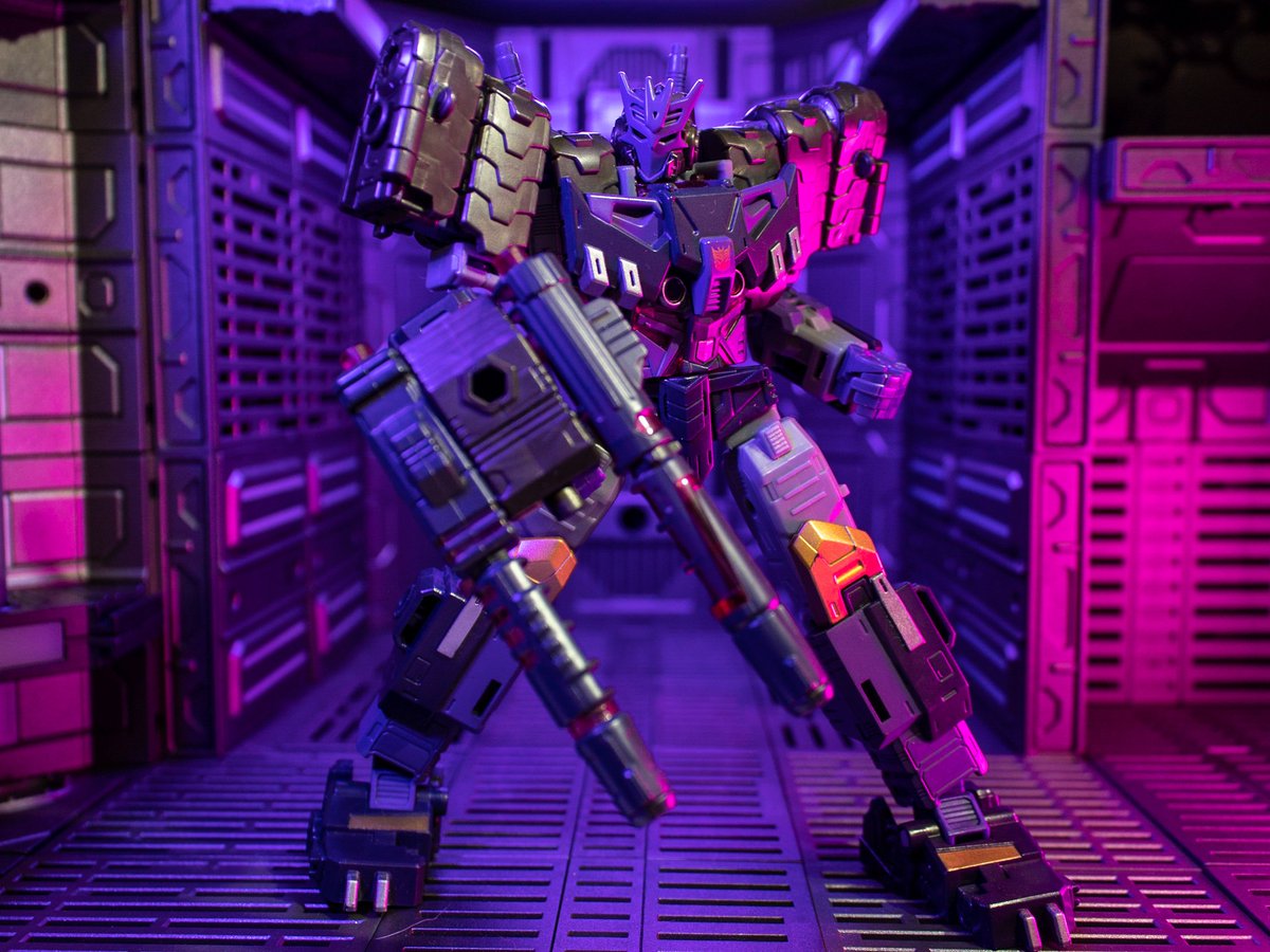 Transformers Legacy Evolution Tarn

#ActionFigures #actionfigurephotography #toyphotography #toyphoto #plasticcrack  #toycollector #toypics #toys4life #autobots #transformers #legacy