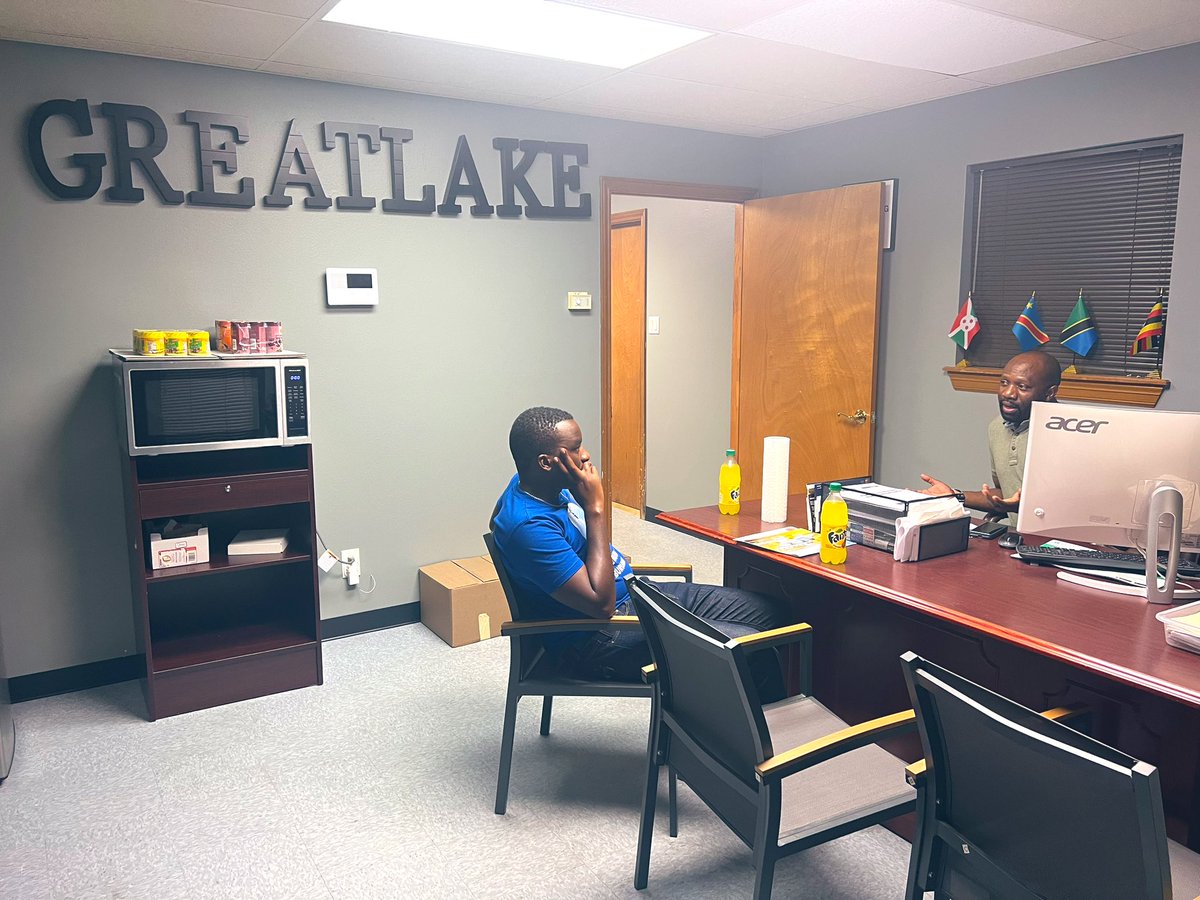 On my way to #Dallas I’m passing in #Houston where I visited some of inspiring burundian businesses &amp; held a dinner discussion with the Burundian Diaspora of Houston. I’m greatly inspired by this amazing business pioneers especially the youth.

#GodblessBurundi
#Burundi

🇧🇮🇺🇸