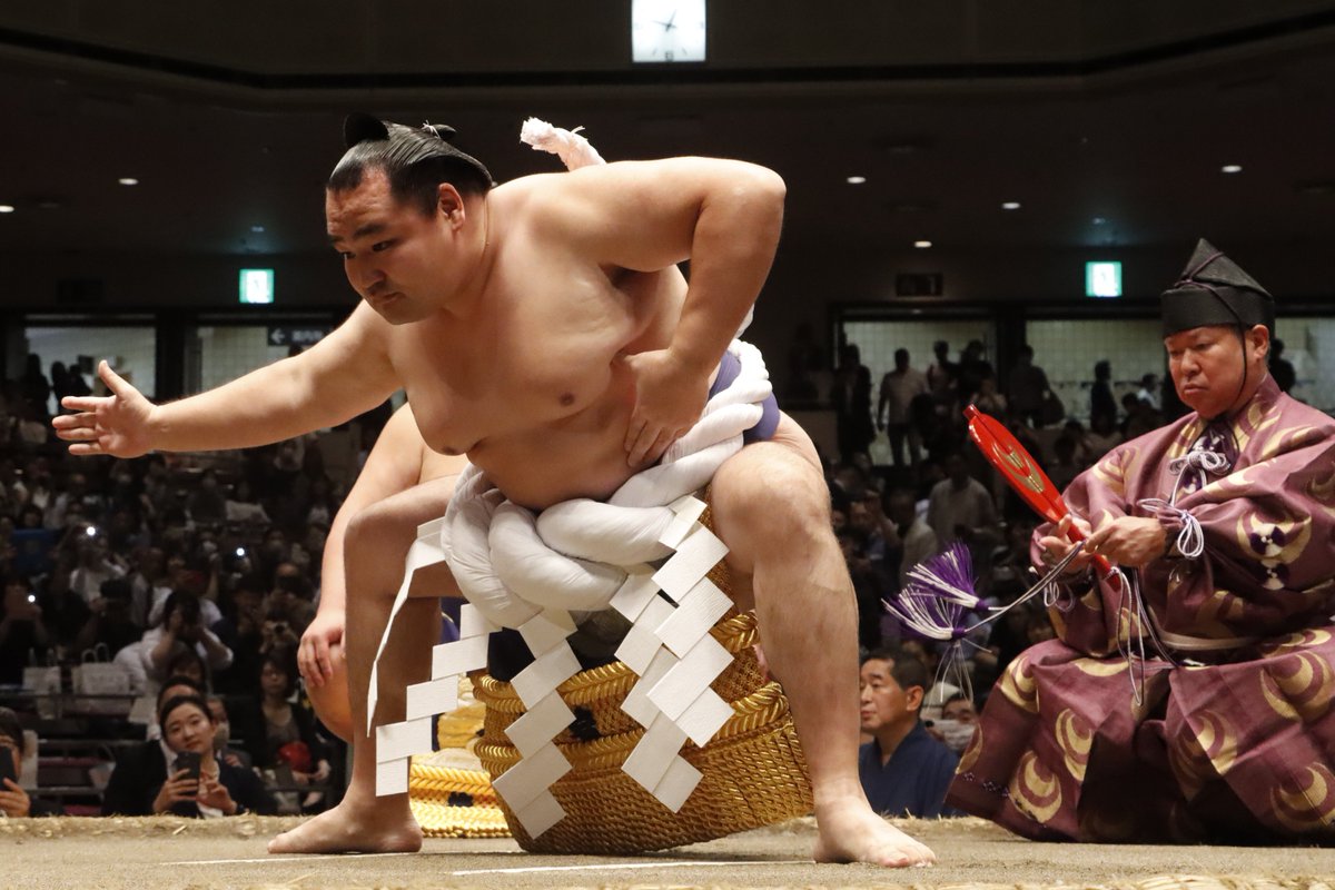 ＜鶴竜引退断髪大相撲＞
鶴竜最後の横綱土俵入り。
太刀持ち霧島、露払い正代。

国技館の土俵での雲竜型 横綱土俵入りは令和2年七月場所初日以来、約3年ぶり。

#sumo #相撲 #鶴竜