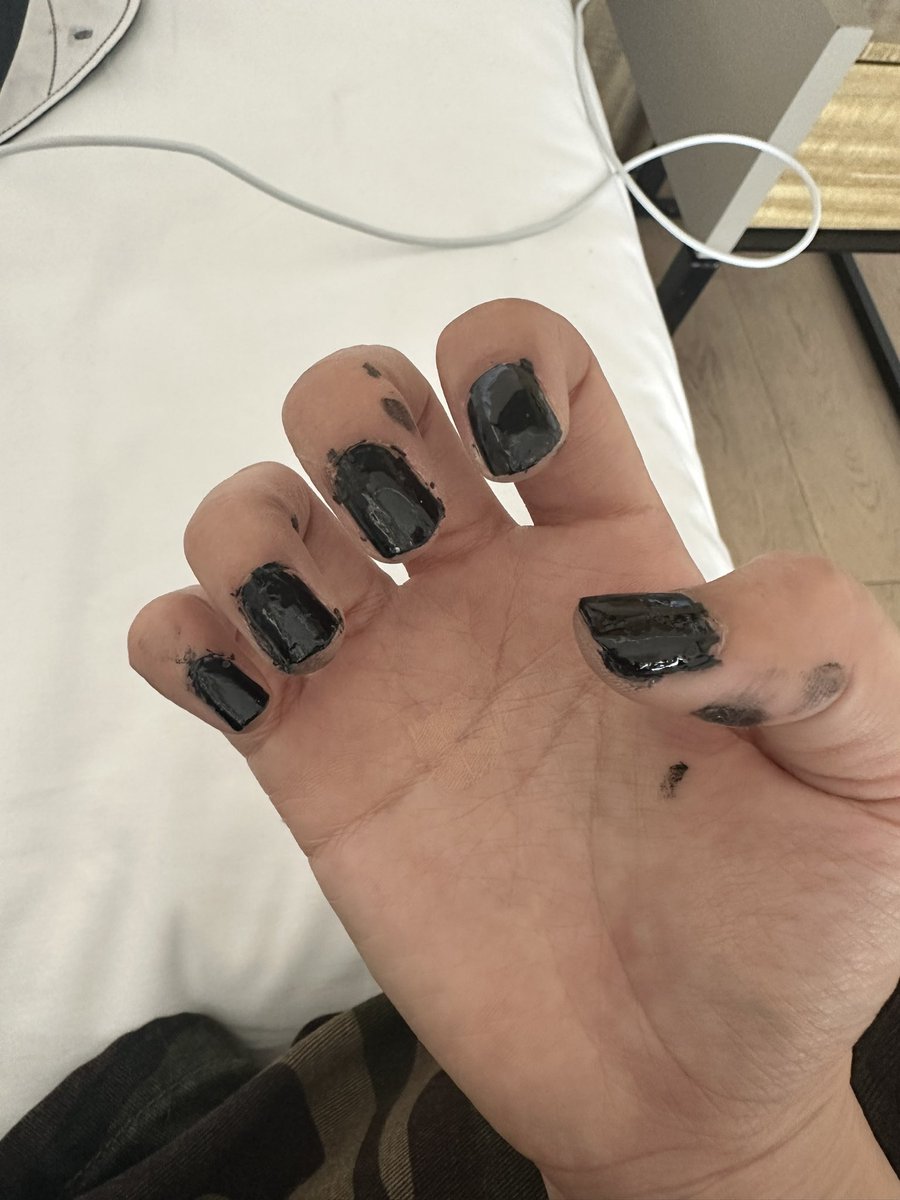 lily on Twitter "how do u paint ur nails on your right hand if you’re