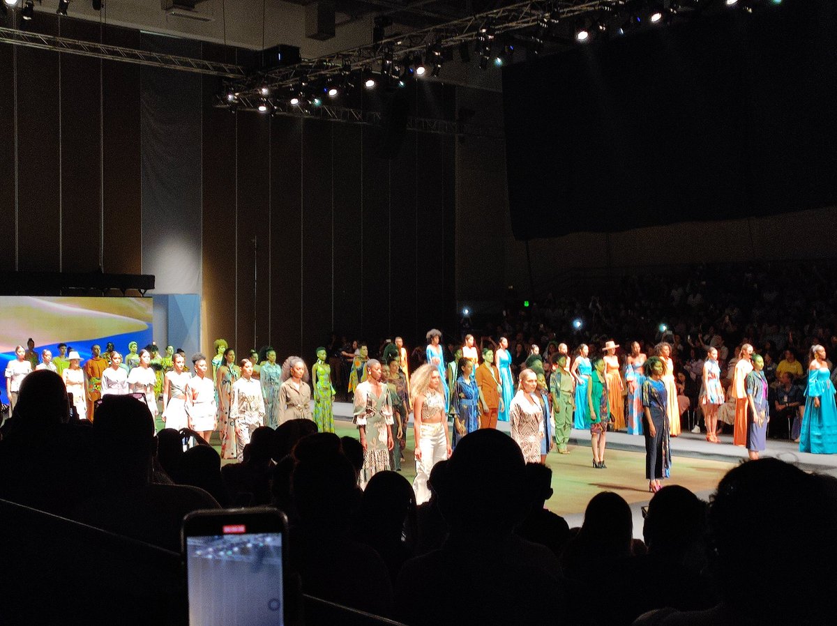 Kthee_arboleda's tweet image. #distritomoda por fin pude ver a mi hermanita en una pasarela y que mejor que está que es un evento de súper importante
