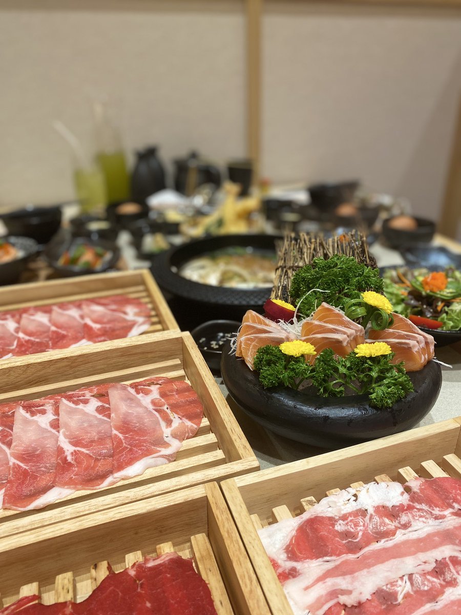 soundkaoreview's tweet image. บุฟเฟ่ชาบูร้าน Katei Shabu ที่สาขา ICS ดีมากแบบตะโกนนนนน! แก เมนูเค้าเยอะมากเว่อนะ มีทั้งหมู ทั้งเนื้อ แซลม่อน เทมปุระ เราเลือกคอร์สถูกสุด ถ้าNet แล้วประมาณ 800 แต่เค้ามีโปรลด 10% อยู่ถึงสิงหา 66 ตกประมาณ 700 นิดๆ แต่บอกเลยแค่กินเนื้อกับปลาดิบก็คุ้มแล้วปะ! #อร่อยบอกต่อ @aroii
