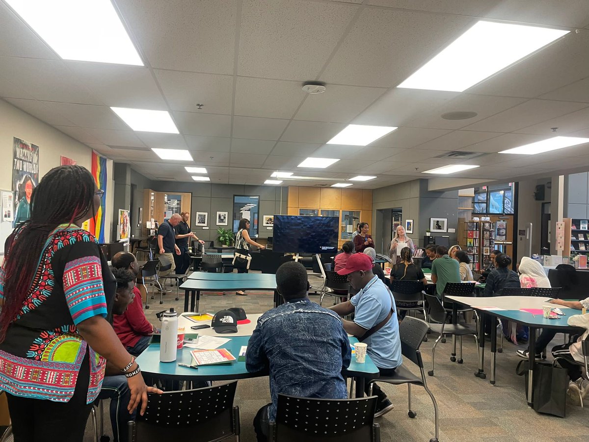 WelcomeSchools's tweet image. Our Welcome Centre &amp;amp; @CityofSurrey cofacilitated Empower Surrey Workshop this week @KwantlenS. Parents learnt about issues youth face everyday in our community &amp;amp; received tips &amp;amp; tools to start early conversations with their child, as well as resources offered throughout Surrey.