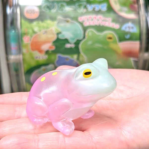 FROGS_Jiyugaoka's tweet image. ガチャガチャ新商品「からふるケロケロ くりあーずソフビ」入荷‼️
セット販売もあり↓
frogs-shop.com/product/9471

現在の店頭ガチャ４種類は画像２枚目の通りです。
#ガチャガチャ #カプセルトイ #capsuletoy #扭蛋 #뽑기 #自由が丘 #カエル #frog #青蛙 #개구리