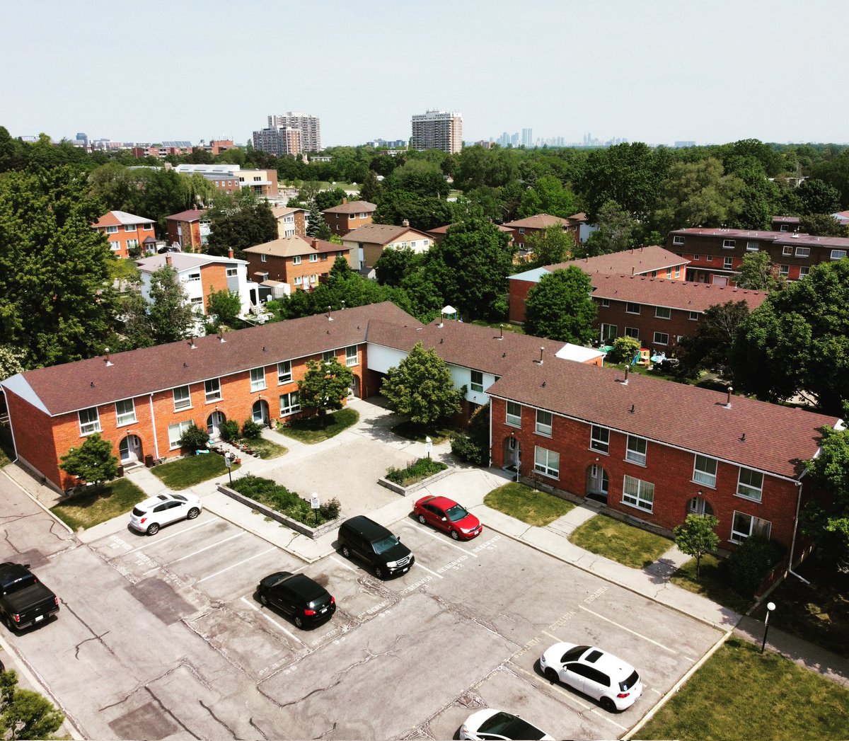 RoofcanToronto's tweet photo. A recent townhouse complex re-roofing project completed. 
#roofing #PropertyManagement #commercialrealestate #Mississauga #Toronto https://t.co/cEtZmkyIkn