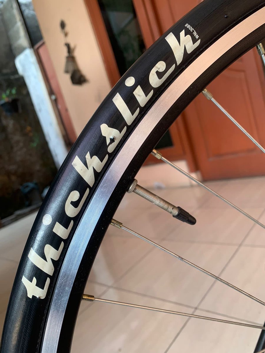 #fnfjb wheelset atau ban thickslick WTB 700x25c . Harga klik ALT . Kondisi -+ 95% 
Fast Respons : 0822 9809 0202
COD Bekasi Kota