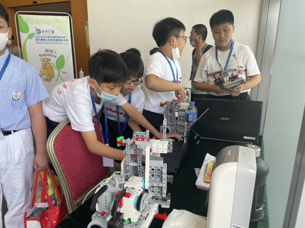 zmrobot's tweet photo. 2022-2023 Education robot competition in Macao.
#Robot #Competition #STEM #RobotCompetition #Coding #SuperTrack #Programming #Scratch #STEMEducation #Create #EducationRobot #Education #ZMROBO #Kids #Platfrom #Contest https://t.co/popI8ucUmE