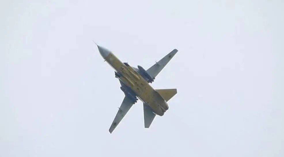 Ukraynalı Su-24M süpersonik bombardıman uçağı, kanatlarının altında İngiltere tarafından tedarik edilen bir çift Storm Shadow havadan fırlatılan seyir füzesi taşıyor.🚀 #Ukrayna #StormShadow