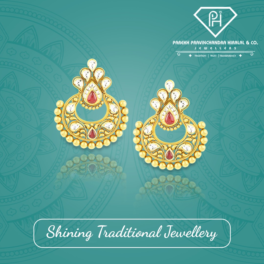 ' SHINING TRADITIONAL JEWELLERY !! '

#Stylish #Elegant #Earrings #GoldEarrings    #FineJewellery #JewelleryFashion  #ParekhPravinchandraHiralalAndCo. #PHJewellers #Tradition #Trust #Transparency #JewellersInBhavnagar #Bhavnagar #Saurashtra #Gujarat #India  #Prosperity #GoodLuck