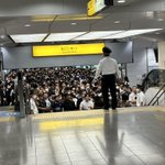 台風の影響凄まじい…名古屋駅改札前がまるでフェス状態!
