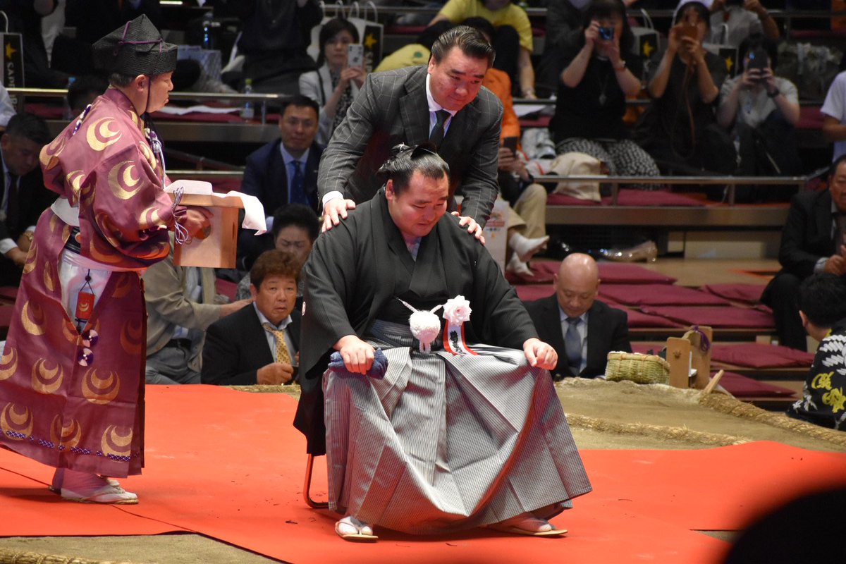 からの #日馬富士 さん！！！！！豪華〜😍✨✨✨
#相撲 #大相撲 #鶴竜 #断髪式 #sumo