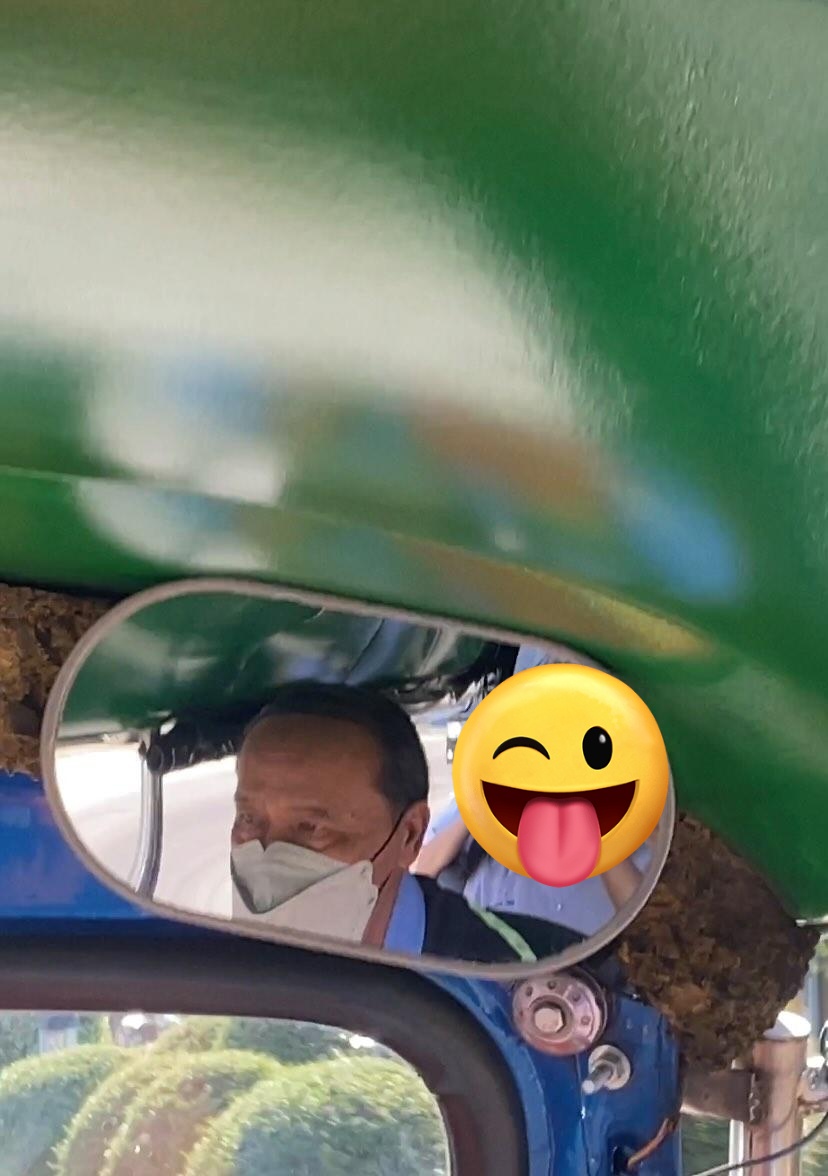 #srnfact​ เมื่อวานเรากับเพื่อนนั่งรถตุ้กๆที่ลุงคนนี้ขับไปมอล แล้วลุงเขาเหมือนอารมณ์​เสีย ราคาก็ไม่บอกต่อไปต่อมาอยู่นั่น ทีนี้เพื่อนเราพูดว่าดึงกระโปรงลงให้หน่อย ลุงเขาพูดขึ้นมาว่า"ไม่ต้องดึงหรอกเดี๋ยวเสียของ" คือช้อคละตอนนั้น ตอนลงจากรถ เขาก็มาว่าเราว่าทำไมไม่เตรียมเงิน