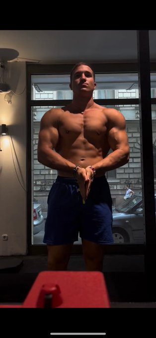 Do you think your pussy can handle me? https://t.co/6v31KczMnO