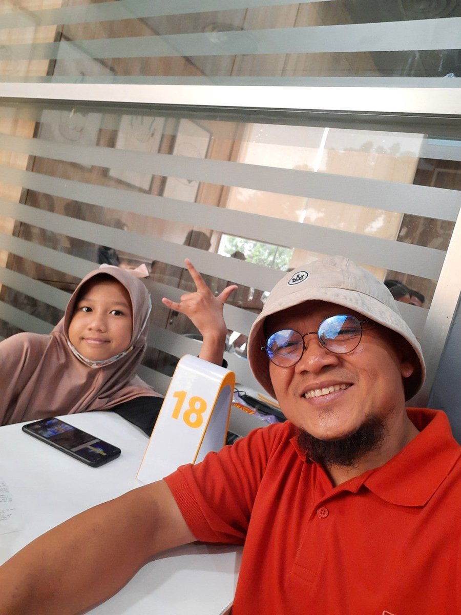 like old Mac, with my super hero. (at <a href="/McDonalds_id/">McDonald's Indonesia</a> in Bogor, Jawa Barat) swarmapp.com/c/agqU6W81Kof