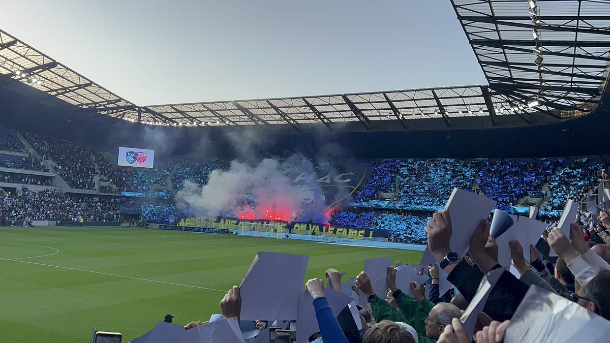 dropss_fr's tweet photo. Tellement content pour mes frères havrais qui attendait ça depuis 15 ans, heureux d’avoir suivi le club tout au long de cette saison extraordinaire, merci de m’avoir accueilli comme l’un des vôtre 🔥🙏🏻

Savourer, vous le méritez, on se revoit le week-end du 11 août en Ligue 1 💙 https://t.co/qmITQ5yQBg
