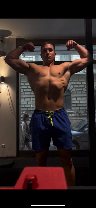 Hi baby, I thought i'd bring your lunch to work today. 🍆 https://t.co/2vql8lOSRB