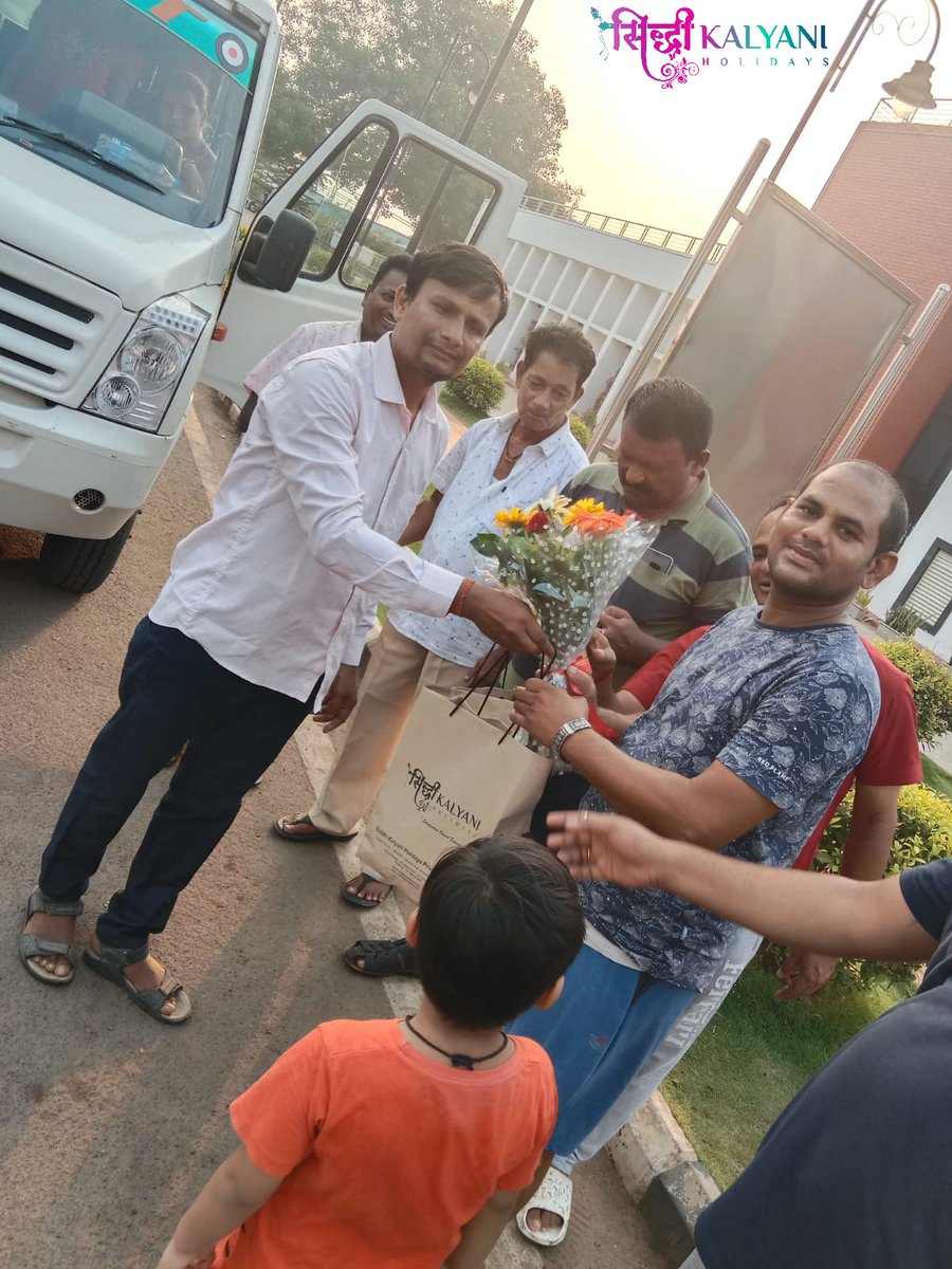 Siddhi_Kalyani's tweet image. Warm welcome 👏🏻💐 Mr. Mithi Reddy Ranjit  &amp;amp; Family at Khordha with Puri Jagannath Dham Trip of Odisha tour package.
➡️ 2 Nights 3 Days

Get ready to explore the rich cultural heritage and breathtaking sights of Odisha with #SiddhiKalyaniHolidays.

#Jagannath_Dham #Puri_Tour