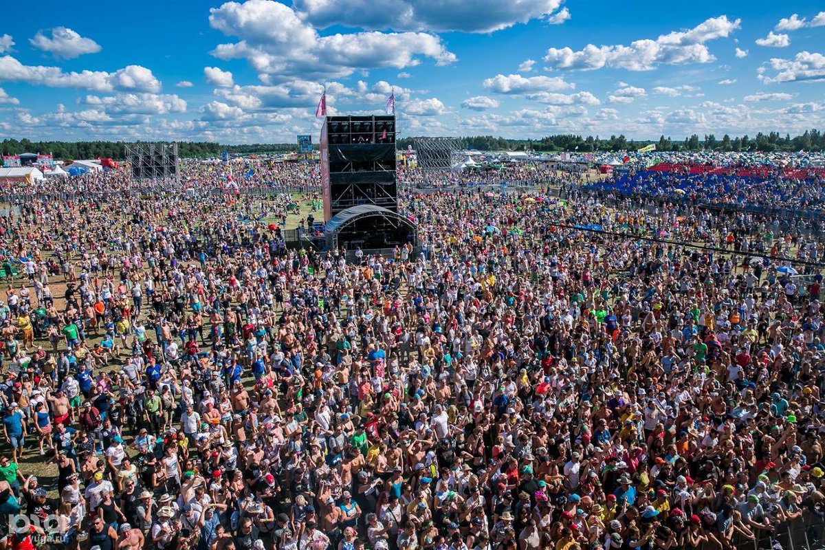 nexta_tv's tweet image. The Governor of the #Kaluga region announced the postponement of the "Nashestvie" rock festival to 2024.

This is probably due to the fact that drones began to fly into the Kaluga region too often.