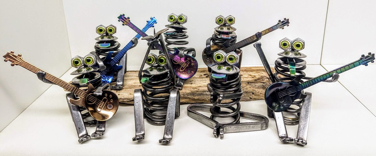 morning all :-), meet the gang ! Felicity, Fred, Felix and their friends are having a 'Riveting' good day here at Rustys HQ, I hope they put a smile on your face this morning :-) #frogs #band #guitarplayer #gardens #metalart