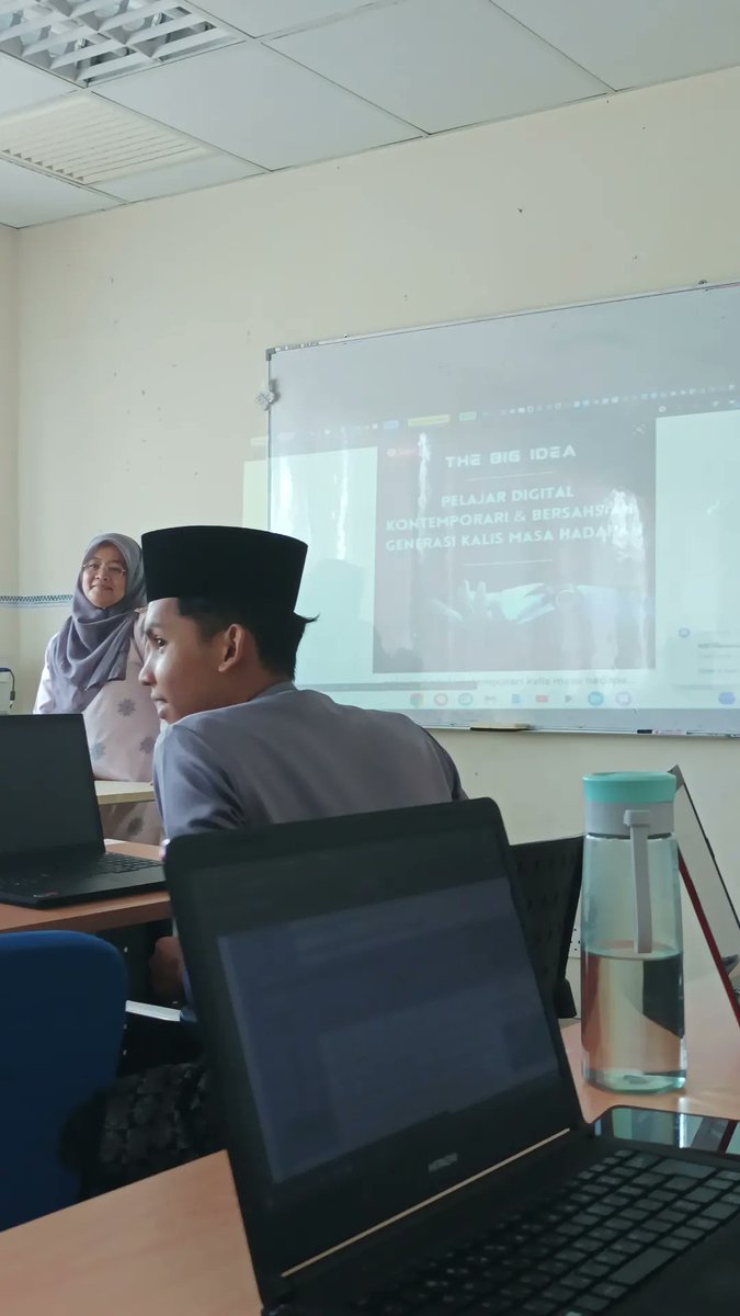 safiahaz's tweet photo. With madam Mimma again!

#IPGKBMReadingProgress 
#pelajaripgkbmkontemporari 
#IPGKBMGoGlobal
#GEGPetalingJaya https://t.co/HXmOqYqB0U