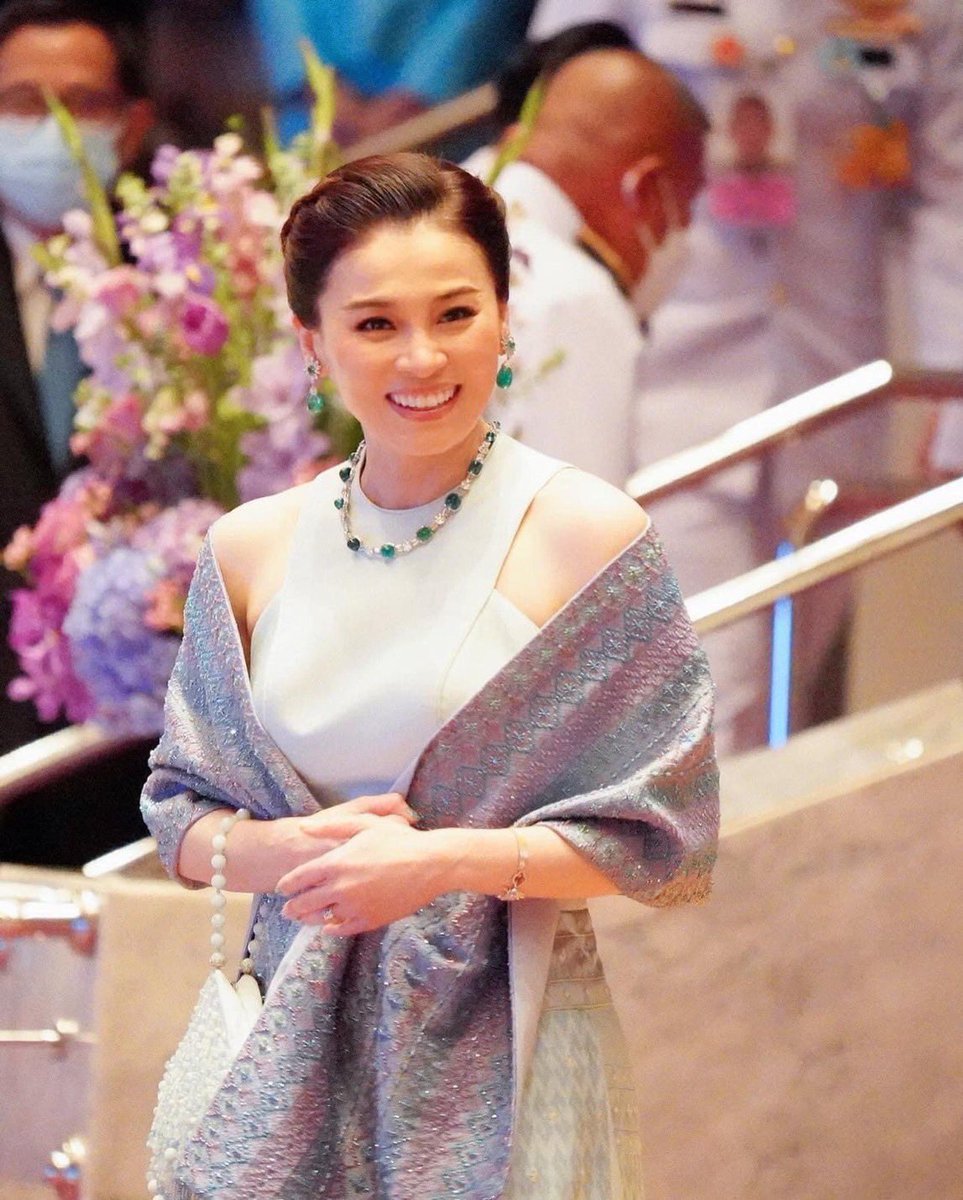 พระสิริโฉมสง่างามแต่ทรงเข้มแข็งดั่งชายชาติทหาร
#เรารักสถาบันพระมหากษัตริย์