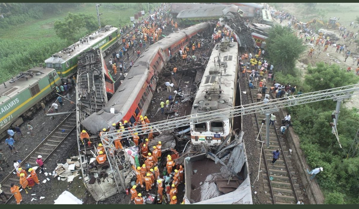 infoadaa12's tweet photo. Horrifying pictures of train accidents 

Heartfelt condolences to the families and their loved ones affected by the tragic #TrainAccident 🙏 
#odisha #odishatrainaccident #balasoreaccident https://t.co/6dnyHKwEDM