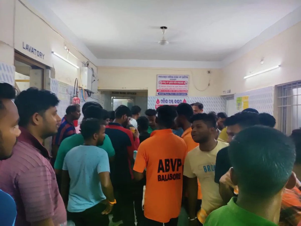 friendsofrss's tweet photo. The RSS and ABVP volunteers stepped into the relief and rescue operation at the Balasore Train accident site. Volunteers are also donating blood for those in need. 

We express our deepest condolences to the families of the deceased and pray for the speedy recovery of the injured.