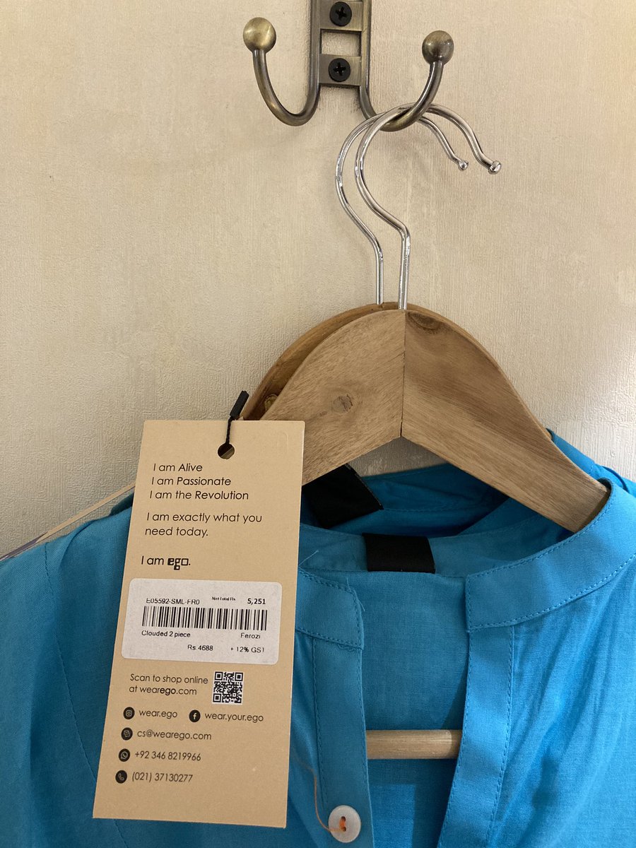 An einigen Fabriken sind mittlerweile Feuerleitern montiert. An den Arbeitsbedingungen dieser Überausbeutung hat sich trotz #Lieferkettengesetz wenig verändert: Vorenthalt des Arbeitsvertrags, willkürliche Kündigungen, kein Zugang zu sozialer Sicherung. Bei 50°C.
#Kapitalismus