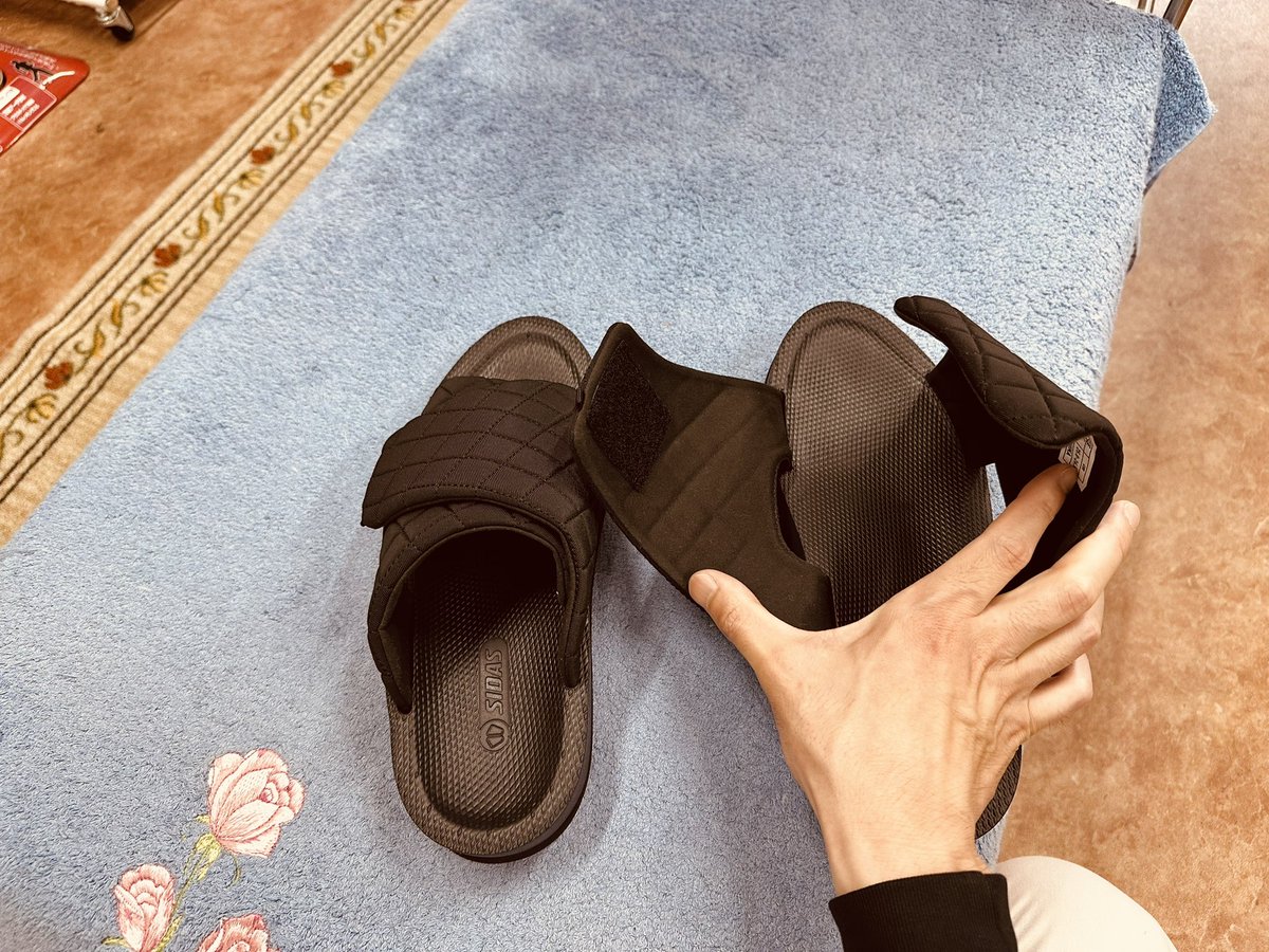 curmudgeon_vo's tweet image. 開店から今まで忙しくて、やっと手が空いた…。腹減ったー…。
ところで宣伝。SIDASのニューアイテム「UTIPPA(ウチッパ)」。その名の通り、室内履きですが、医療機関でも使われている程足のために良し。
＃SIDAS ＃シューフィッター