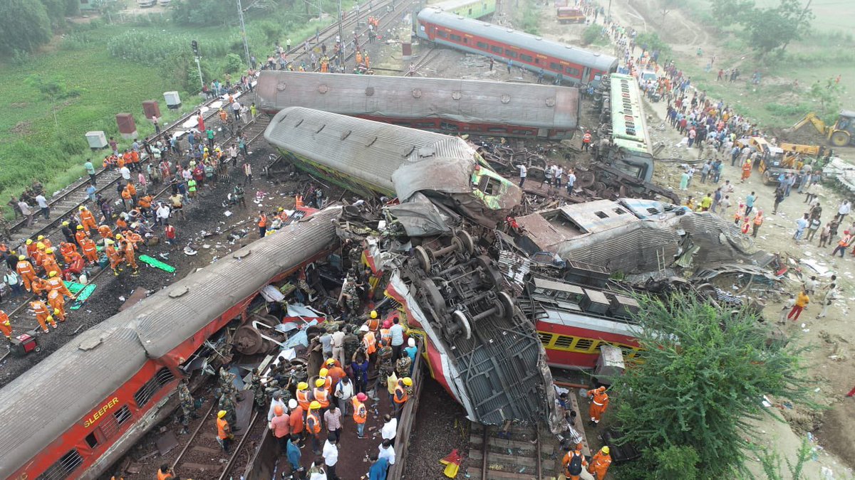233 people have officially died in this train accident. 
 #TrainAccident