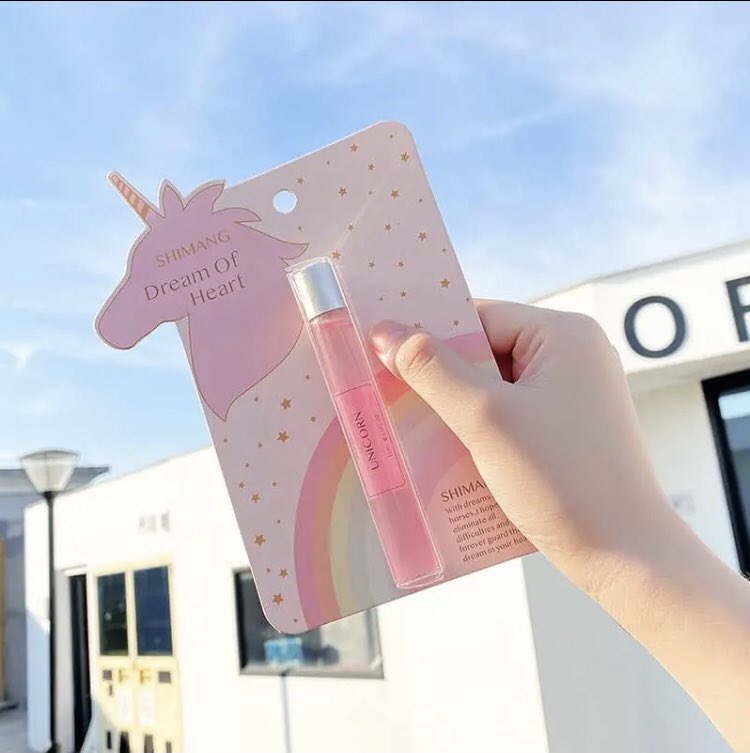 AKMACT's tweet photo. Omggg perfume shimang nie comel sangat dah kenapa lepas tu bau pun wangiii ✨😍 memang buat org addicted laa dahtu harga pun RM2.10 jee rasa nak borong byk2 jee 🫶🏻

Boleh beli sini korang 🫶🏻✨

https://t.co/L0Wf8HLa3V https://t.co/OuKWyY41Bf