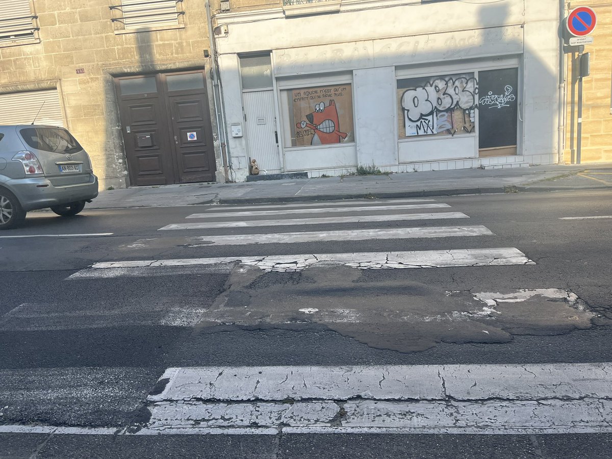 La route de Toulouse : la situation pour les🚶‍♀️🚶🚲se dégrade chaque jour un peu plus.  Qu’attend t-on ?
