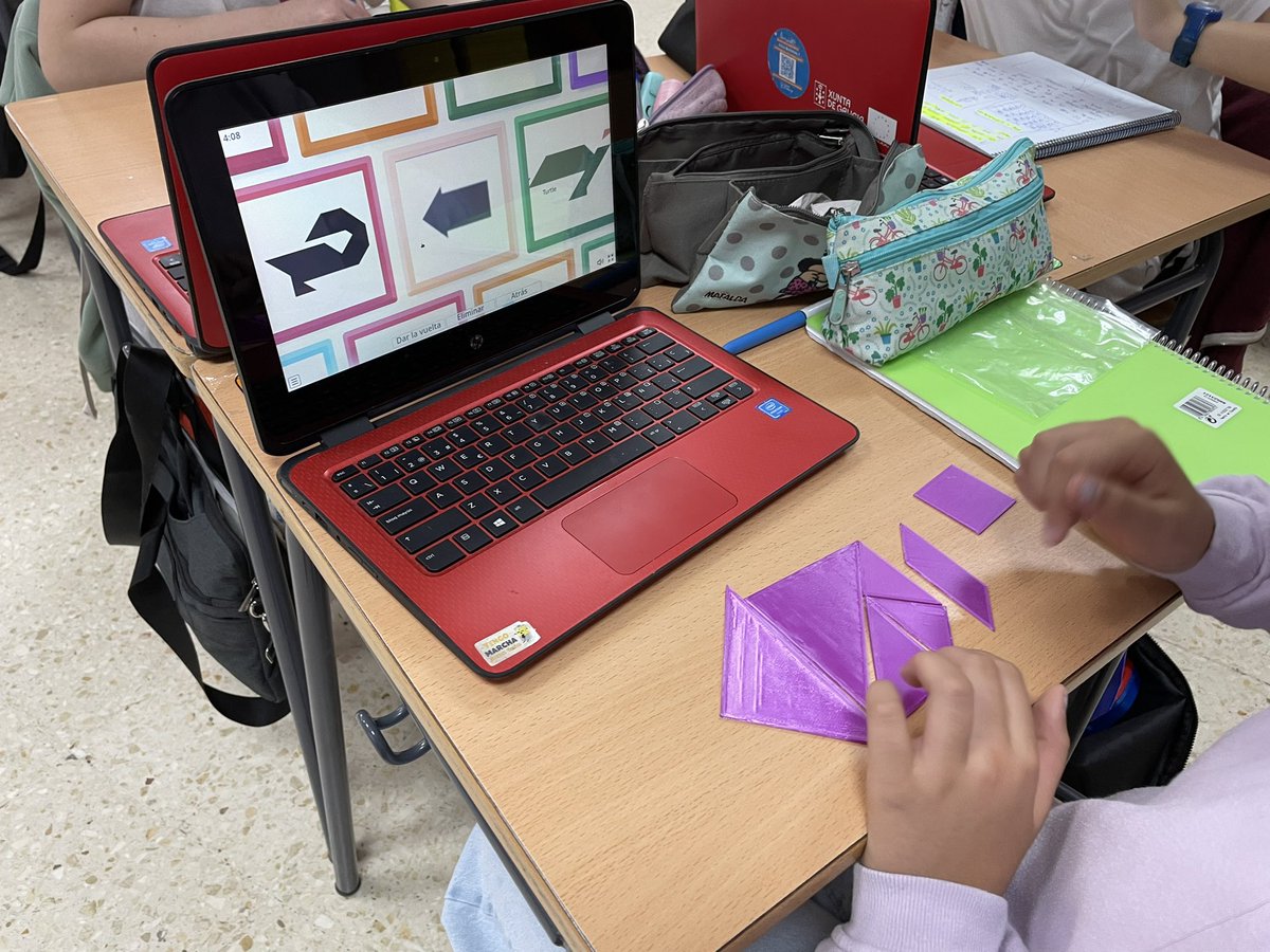 Hablandoennubes's tweet image. En #matemáticas trabajamos con el tangram para aprender acerca de superficies, ángulos y figuras geométricas. En #thinkercad el alumnado diseña su tangram y lo imprimimos en 3D en el #polocreativo para que cada uno/a tenga el suyo. #ceipBalaídos #edixgal