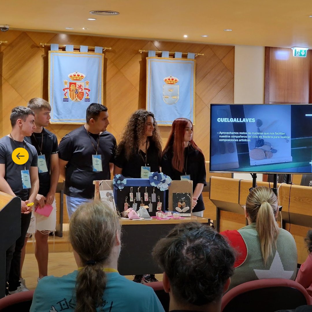 Esta semana, nuestros alumnos de l'EES de l'IES Jaume I de Borriana han estado en el ayuntamiento presentando su cooperativa CRAFT NATURE con sus productos, y esta tarde nos vamos a Torrent con ellos a celebrar la décima edición de la Trobada d'Escoles d'Emprenedors Sostenibles.