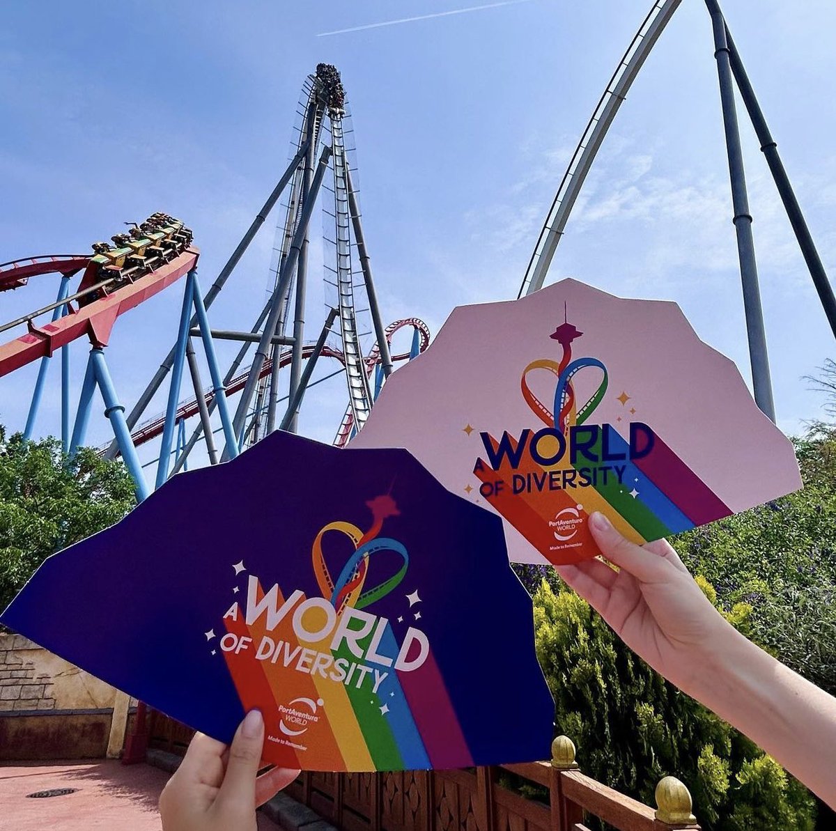 Hoy por primera vez celebramos la diversidad en <a href="/PortAventura/">PortAventura</a> con la PRIDE NIGHT 🌈. Estoy súper orgulloso de ser parte de este equipo. ♥️ #pride #Diversity #bcorp