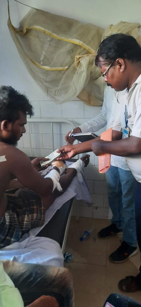 prabhatparida12's tweet photo. @VidurPandey09 @NewsArenaIndia Hand to hand money given to the victim. https://t.co/ToJmAq0Mf0