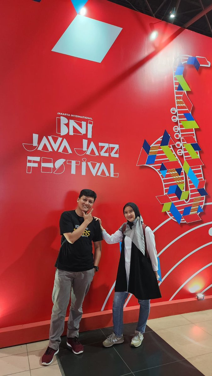 sugengpuu's tweet photo. Nonton #javajazzfestival2023 ditemenin @RiniPuu , bonusnya ketemu pemrakarsa #jjf @PeterGontha https://t.co/hAeWpeR7A8